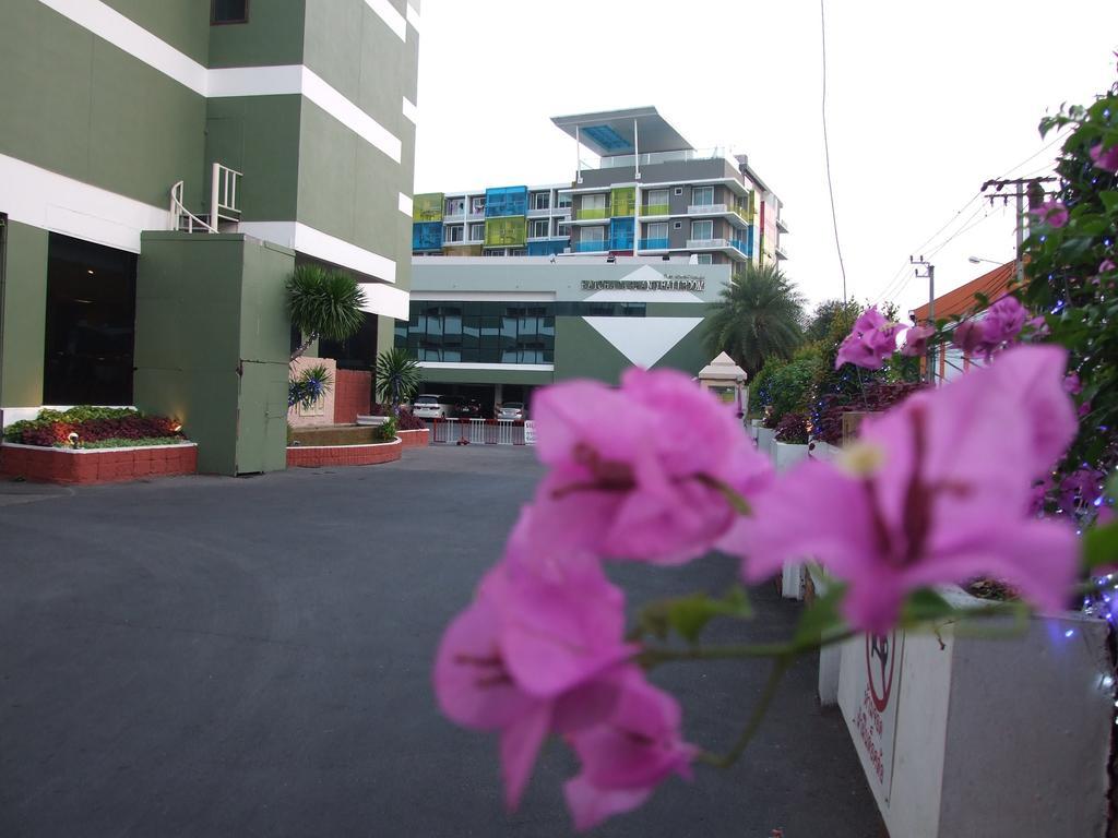 Ratchada City Hotel Bangkok Exterior photo