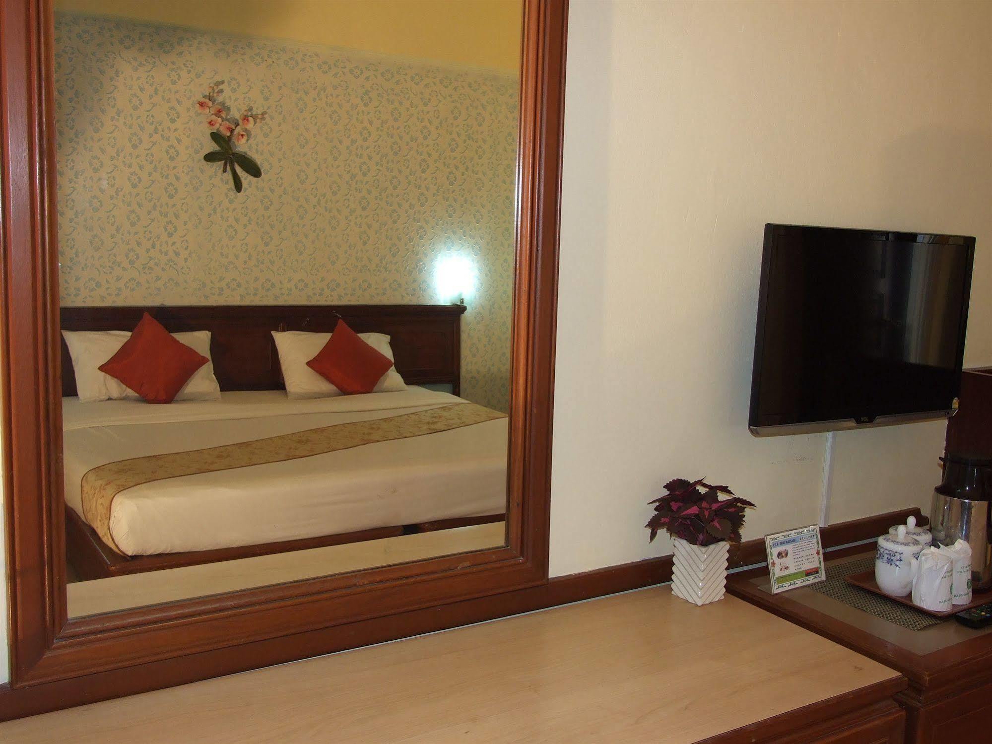 Ratchada City Hotel Bangkok Exterior photo