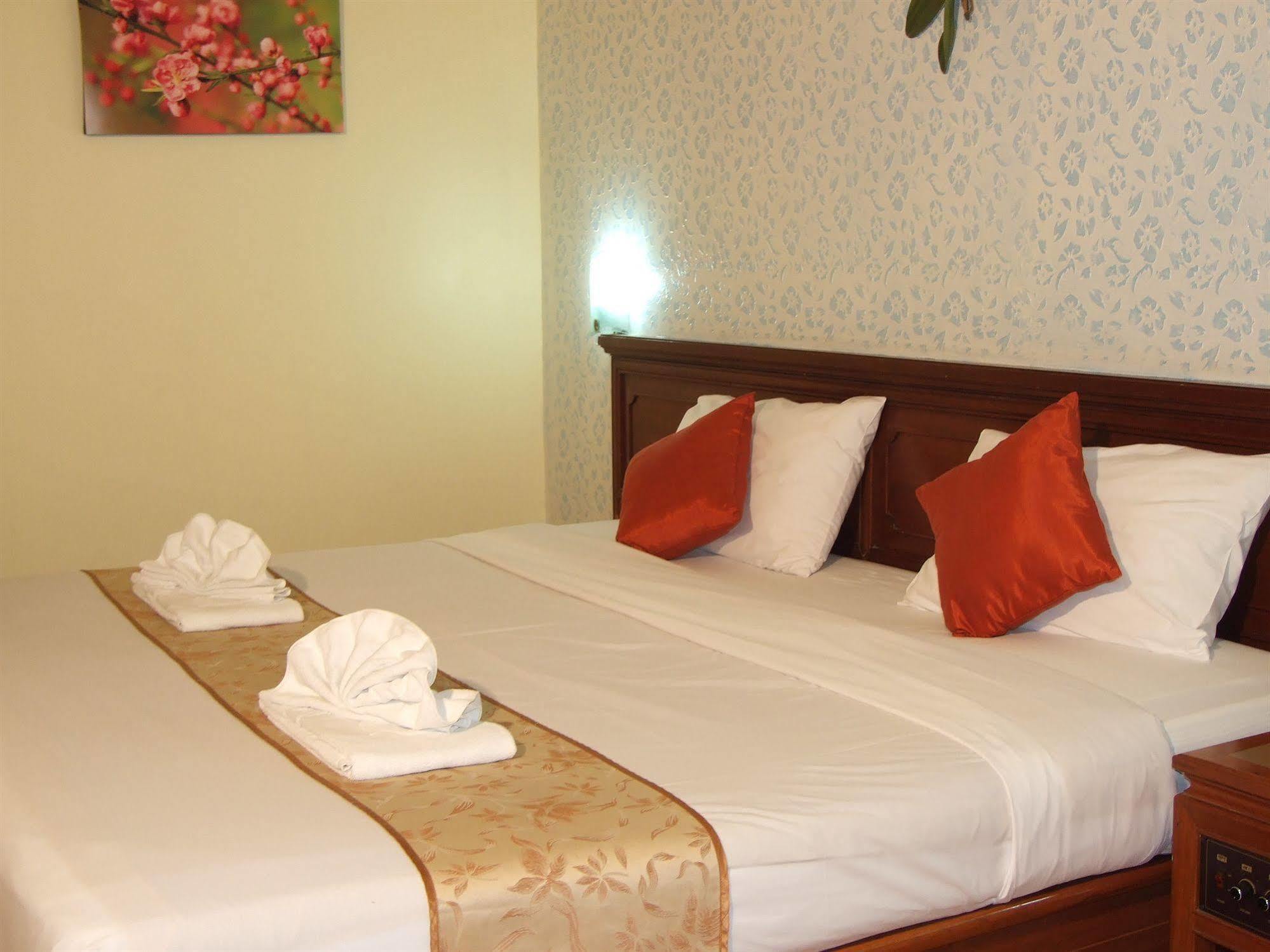 Ratchada City Hotel Bangkok Exterior photo